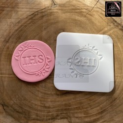 Scrapka "IHS" koło liście